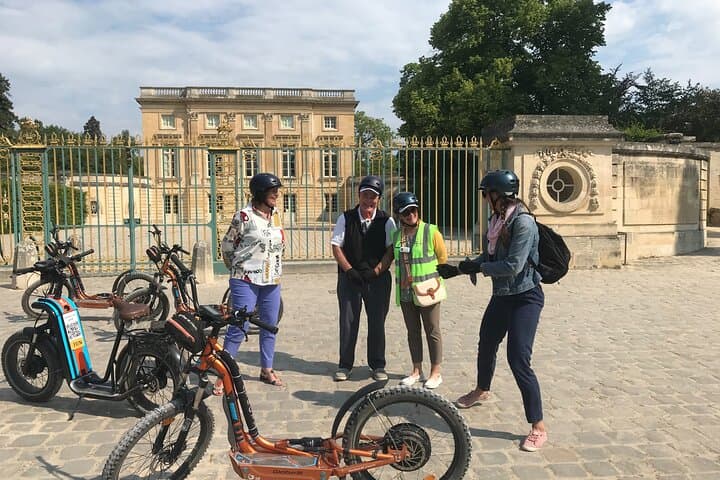 Electric 2-wheeler tour of the Chateau Park and Gardens