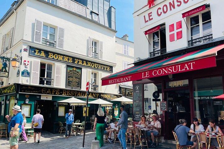 Unique Montmartre photo tour with VOGUE photographer