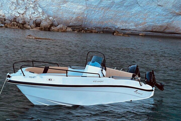 Half Day Private Boat Exoerience with Skipper in Milos