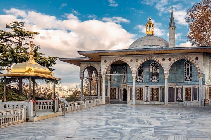 Istanbul: Topkapi Palace Guided Tour and Skip The Line