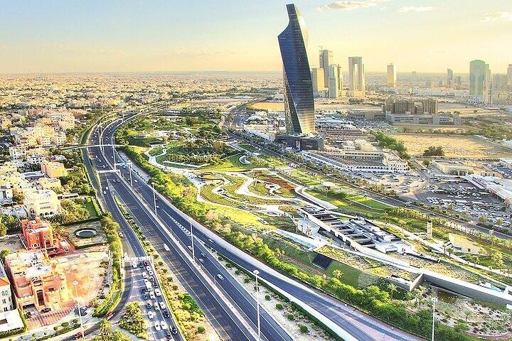 Kuwait City Full Day Luxury Car with Local Driver Rental