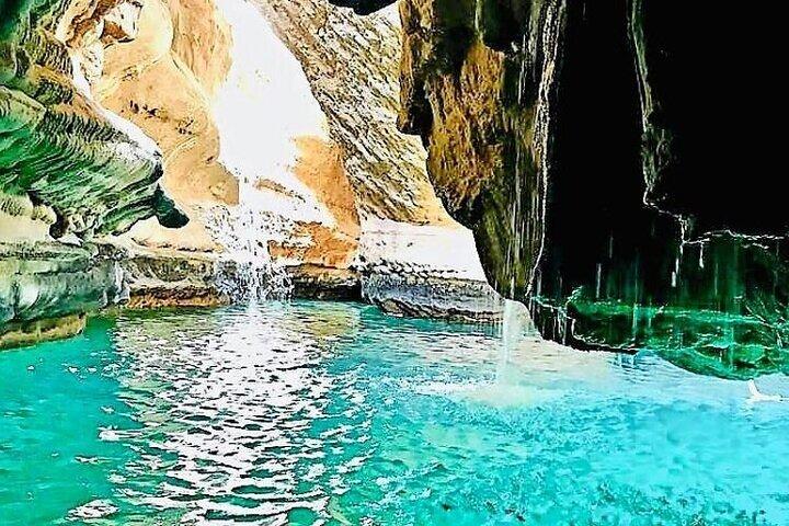 Private Wadi Shab Adventure - Bimmah Sinkhole and Fins Beach Tour