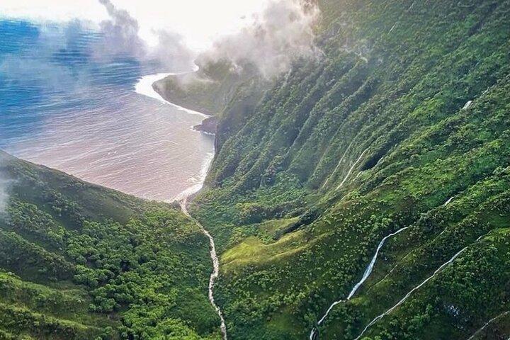 Doors Off West Maui and Molokai 45 minute Helicopter Tour
