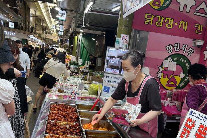 Local Seoul Tour at Traditional Market with Han River Picnic