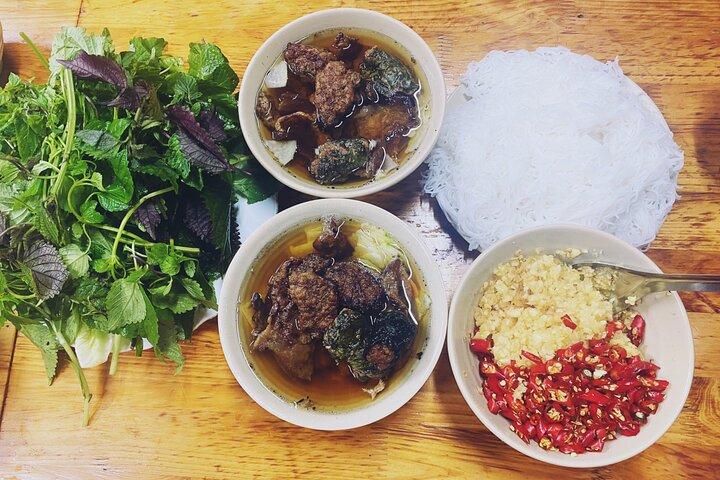 Hanoi food tour-Local street food tour (food&guide included)