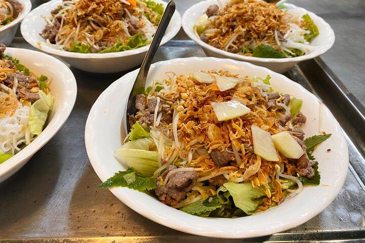 Hanoi food tour-Local street food tour (food&guide included)