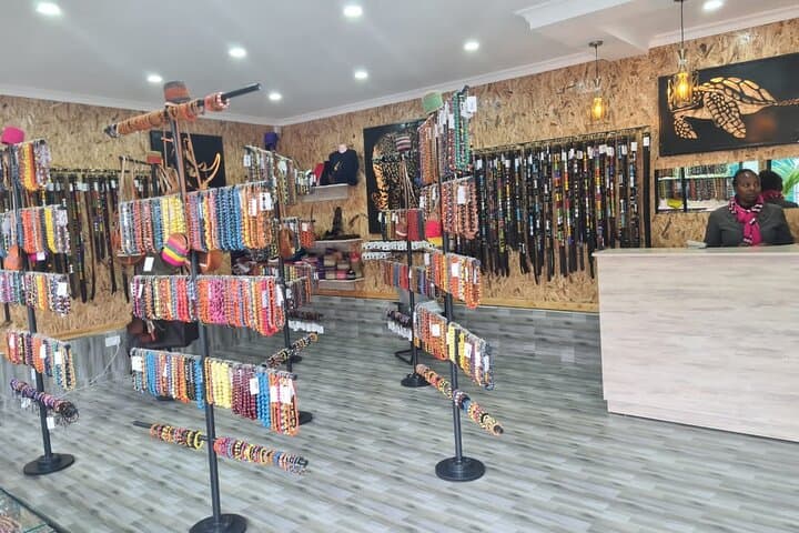 Nairobi Tour: Giraffe Center, Kobe Beads & Karen Blixen Museum