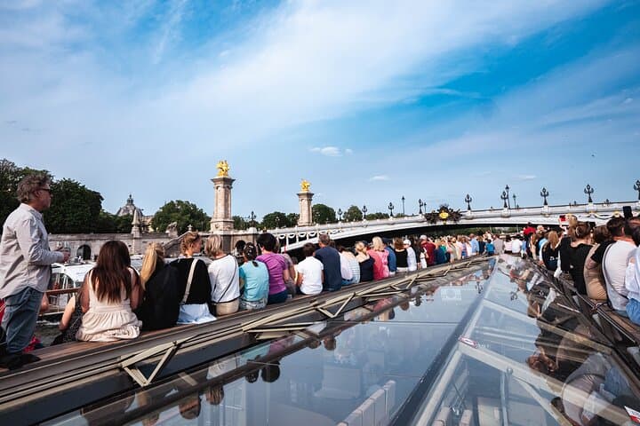 River Seine Sightseeing Boat Tour with Audio Guide