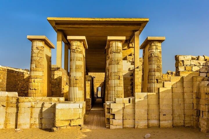 Private Giza Pyramids & Sphinx Experience with Egyptologist Guide