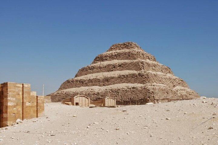 Day Tour To Memphis Sakkara & Dahshur Pyramids