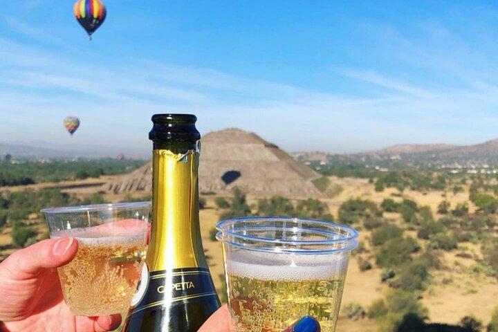 Teotihuacan Sunrise Balloon Ride with Breakfast,Pyramids & Mezcal