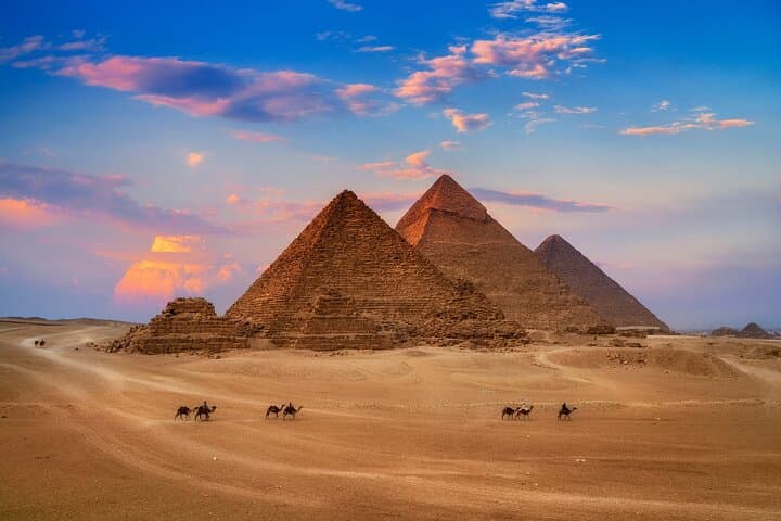 Private Giza Pyramids & Sphinx Experience with Egyptologist Guide
