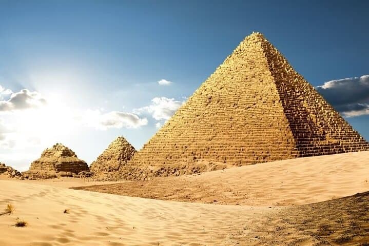 Private Giza Pyramids & Sphinx Experience with Egyptologist Guide