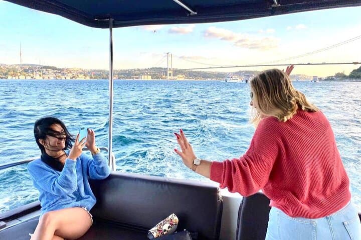 Private Luxury Yacht Cruise in Istanbul Bosphorus