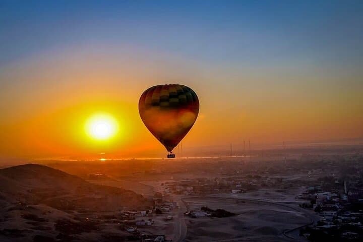 Luxor VIP Balloon Experience with Personalized Photography