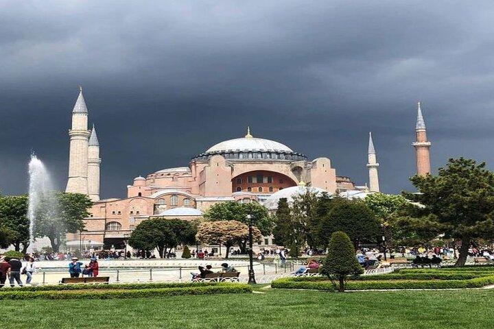 Blue Mosque, Hagia Sophia, Topkapı Palace & Grand Bazaar Tour