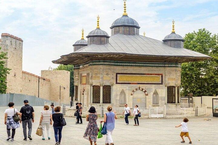 Blue Mosque, Hagia Sophia, Topkapı Palace & Grand Bazaar Tour