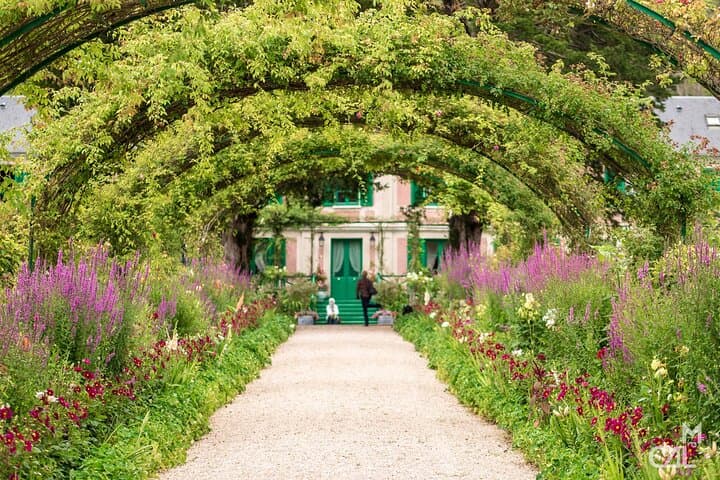 From Paris, Monet’s Enchanted Giverny Tour in very small group