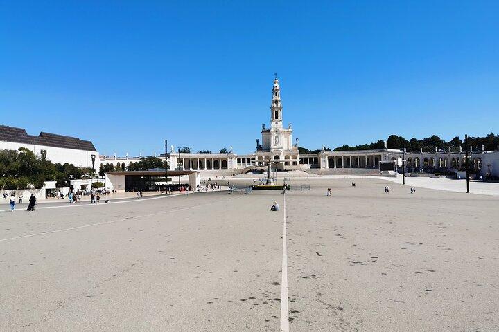 Lisbon to Porto & Back: Fátima, Tuk Tuk in Porto, Óbidos