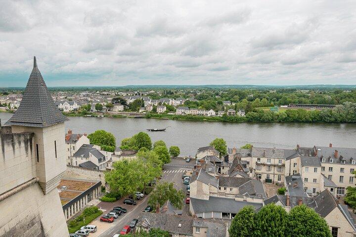 Loire Valley Castles Guided Tour with Transportation