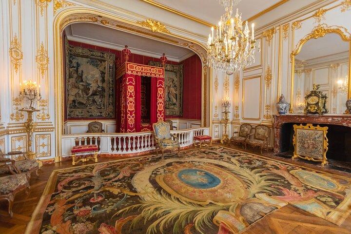 Loire Valley Castles Guided Tour with Transportation