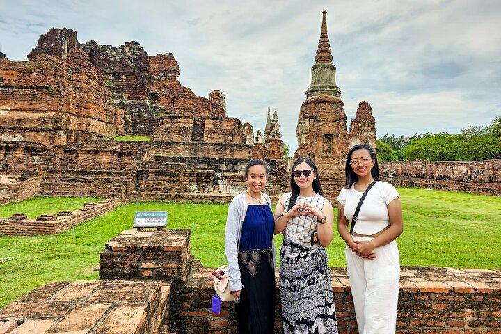 Ayutthaya Historical City & Ayothaya Floating Market Day Tour