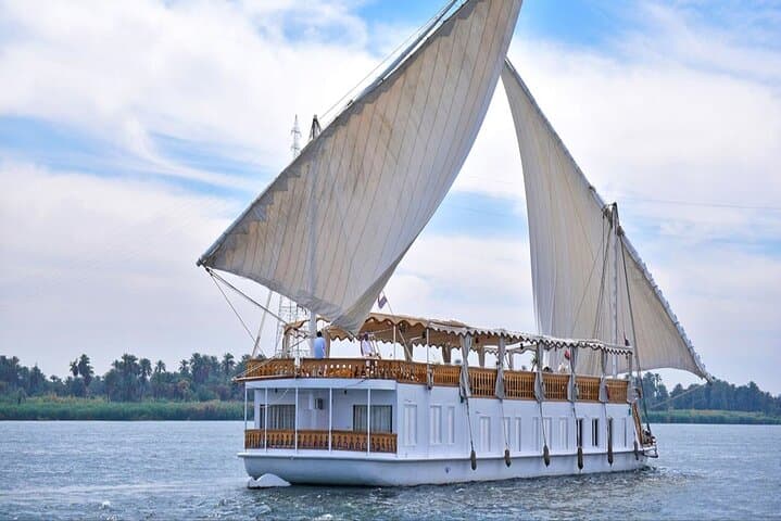 4-Night Luxurious Dahabiya Nile Cruise from Luxor to Aswan
