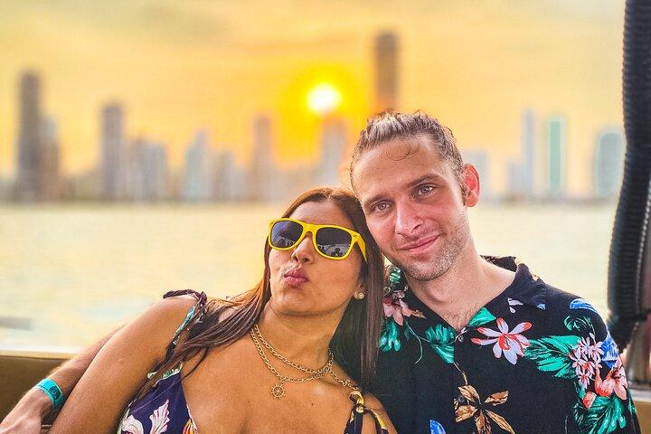 Golden Hours Cartagena: Sunset Boat Ride, Open Bar & Island Party