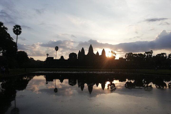 Sunrise Small Group Tour to Angkor Wat Temple from Siem Reap Town