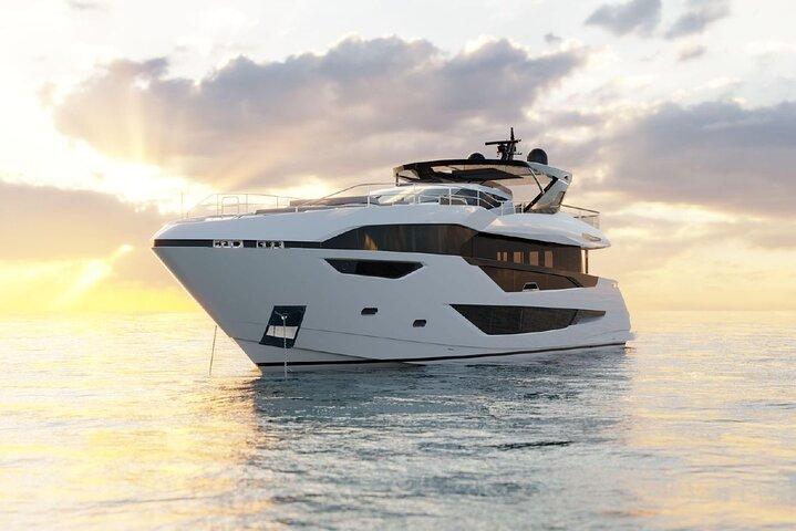 Tour Sail Dubai on the 100 ft Luxury Yacht