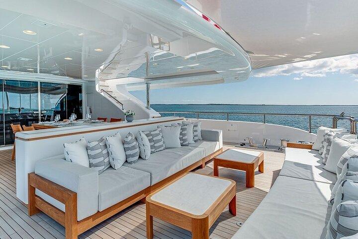 Tour Sail Dubai on the 100 ft Luxury Yacht
