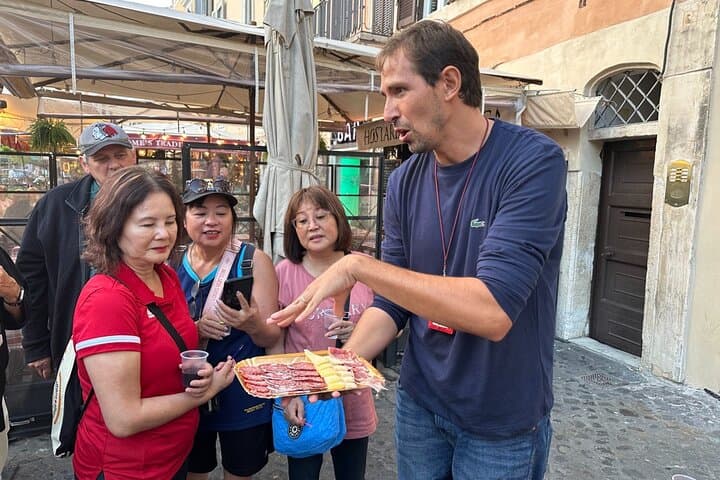 Rome Food Tour: Hidden Gems of Trastevere with Dinner & Wine