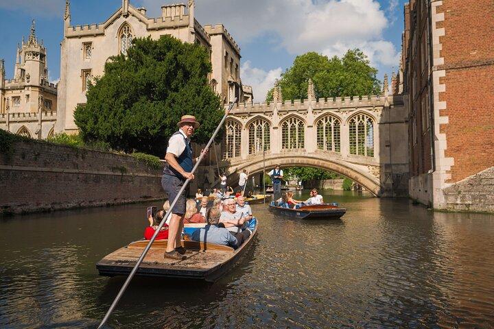 Private | Cambridge University Colleges Guided Punting Tour