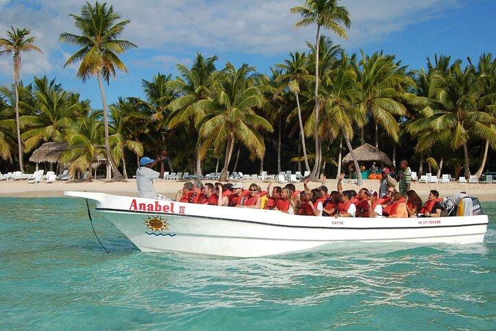 Saona Island Tour From Punta Cana Catamaran and Lancha