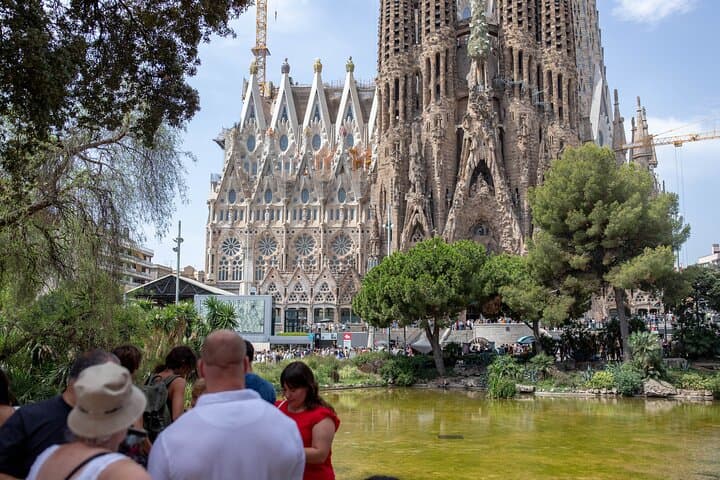 Barcelona Small Group Tour with Local Guide on Bike or E-Bike