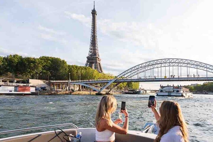 Private Cruise to Discover Paris