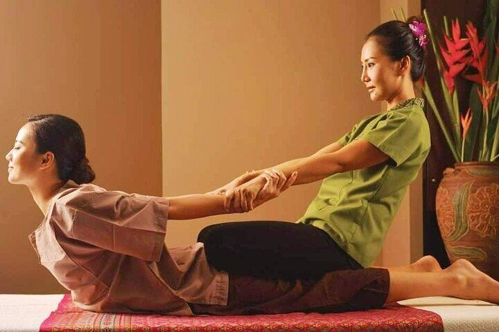 SMALL GROUP: Batam day tour with Ferry, 1-hour Massage, and Lunch from Singapore