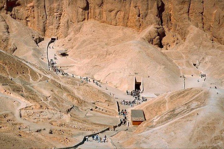 Full Day Tour of Nefertari and King Tut's Tombs in Luxor(Private)