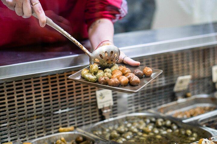 Seville: Triana Market Tapas Tour