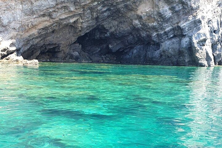 Private boat excursion island of Ischia with Gozzo Cilento 12m