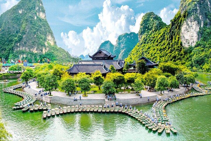 Full-Day Tour from Hanoi to Ninh Binh, Hoa Lu,Trang An & Mua Cave