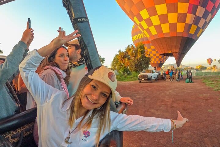 Aerodiverti Balloon Flight + CDMX Transportation + Pyramids + CAVE