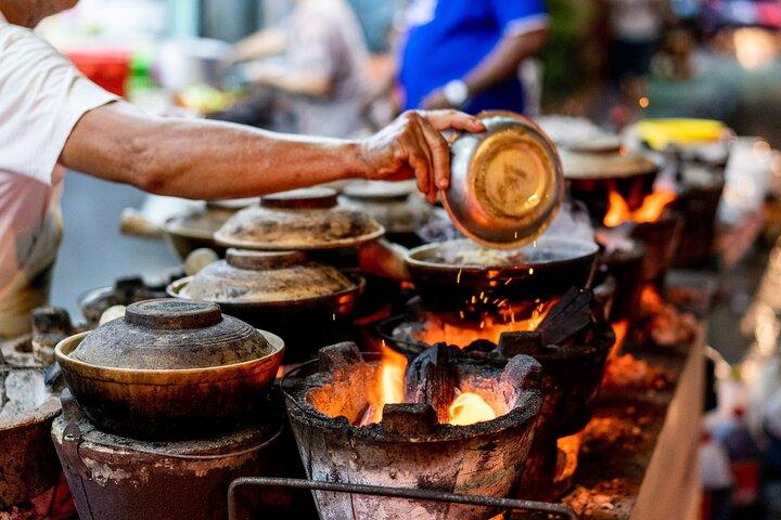 Off the Menu: Singapore Authentic Food Tour with Local Student