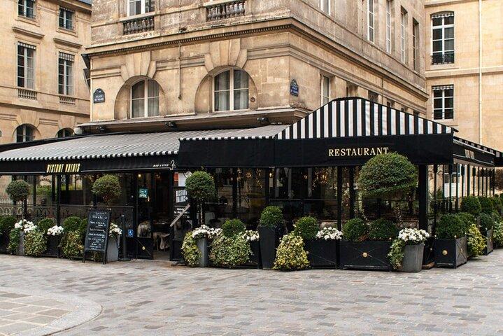 Parisian Love Affair: Elegant Romance Private Tour in Paris
