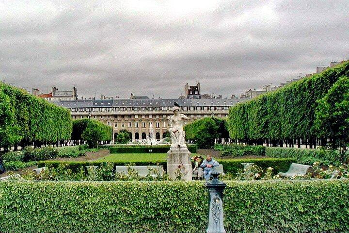Parisian Love Affair: Elegant Romance Private Tour in Paris