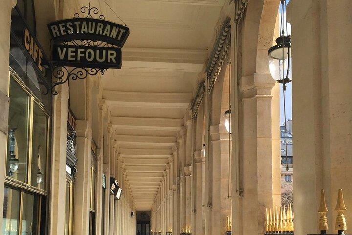 Parisian Love Affair: Elegant Romance Private Tour in Paris