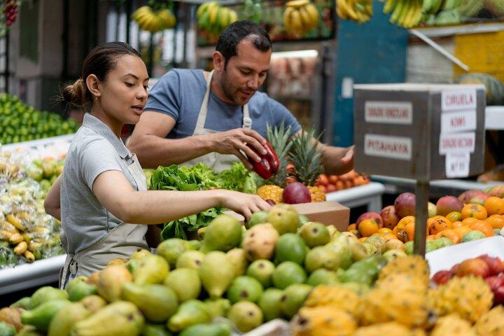 VIP Bogota Food Tour: Farmers Market, Arepas, Cacao, Lunch, Beer