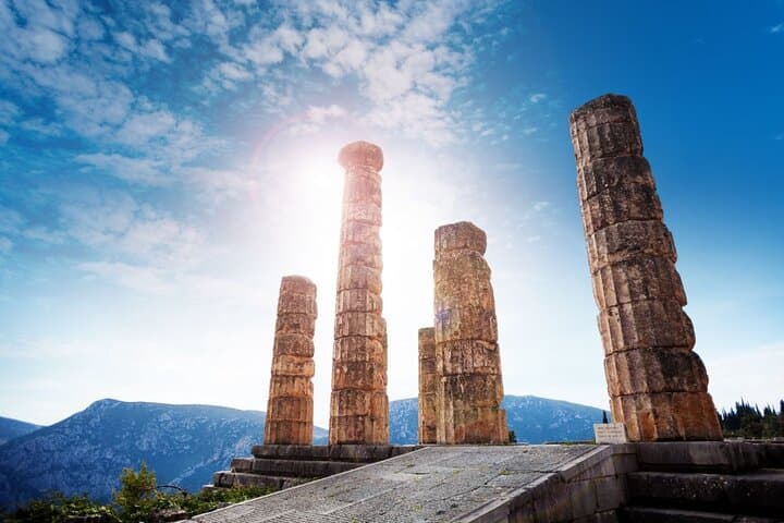 Delphi, Thermopylae, Corycian Cave 300 Spartans private tour