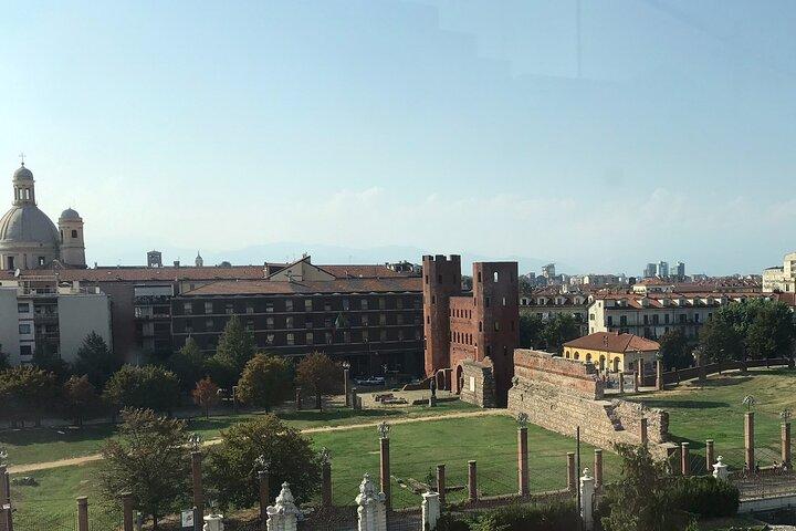Royal Palace and Shroud Chapel with local Guide & ticket