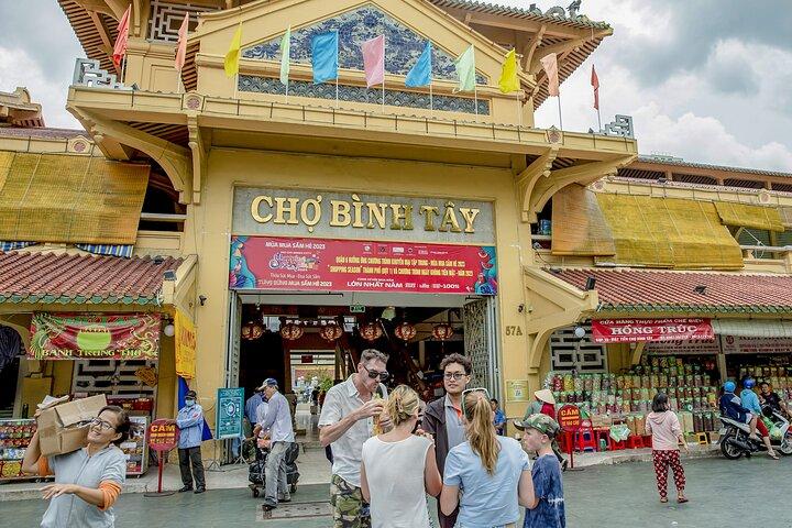 Small-group Saigon City Tour: 3-Hour Cyclo Ride to Hidden Stories